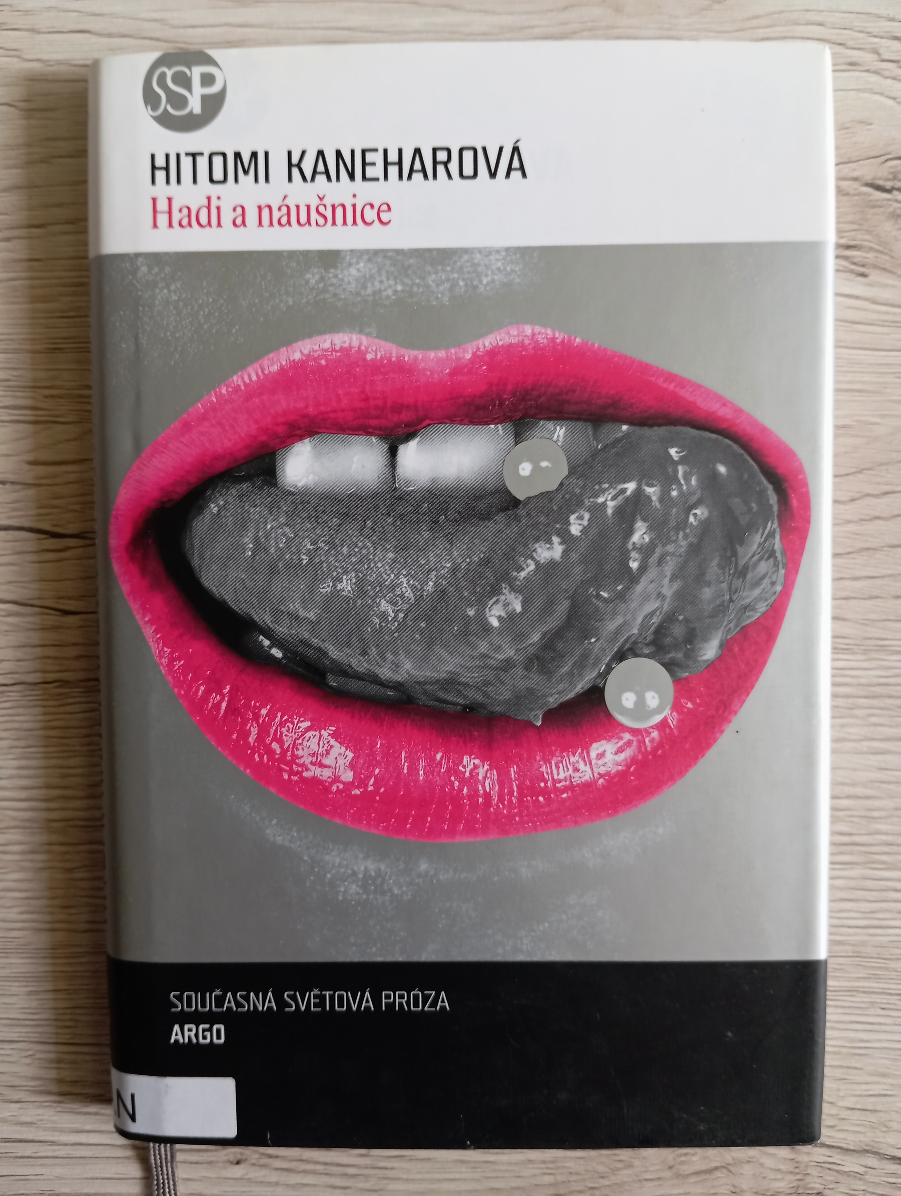 HADI A NÁUŠNICE – Hitomi Kaneharová