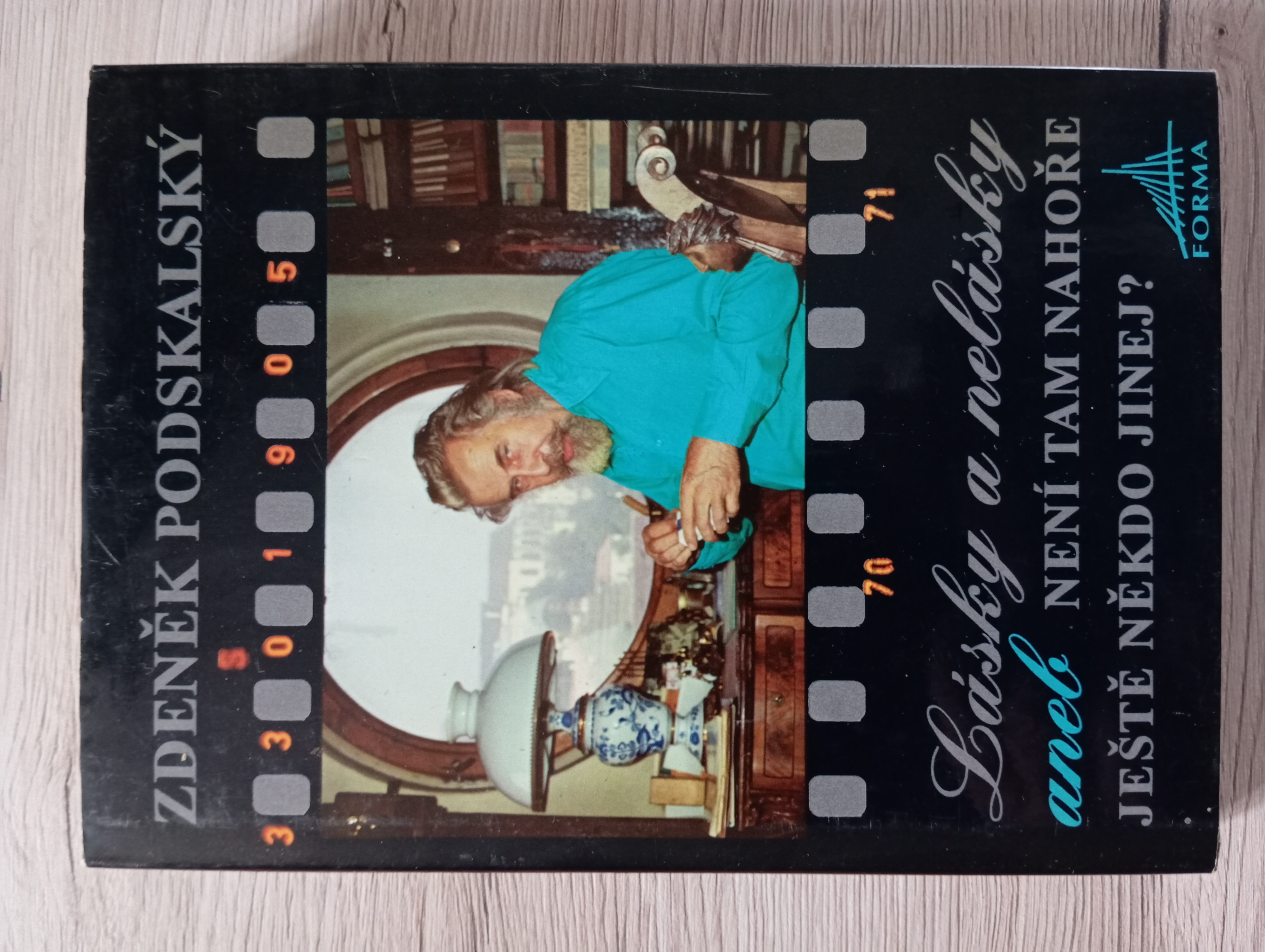 LÁSKY A NELÁSKY ANEB NENÍ TAM NAHOŘE JEŠTĚ NĚKDO JINEJ? – Zdeněk Podskalský